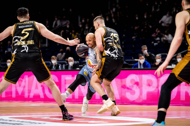 拥挤在狭小 拥挤在狭小